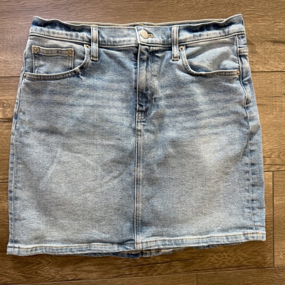 J. Crew Denim Mini‎ Skirt Light Wash Size 4 A Line Cotton Blend
